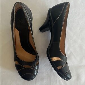 Sofft Women's Black Leather Heels with Tan Accents sz 7.5M